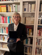 Frau Prof. Barbara Naumann